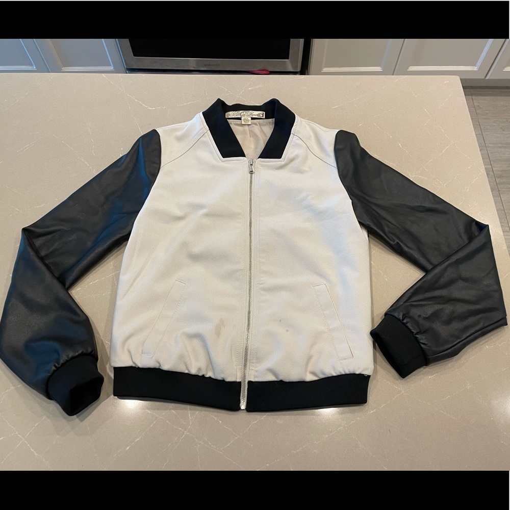 Dynamite Beige w/ Faux Leather Sleeve Bomber XS
